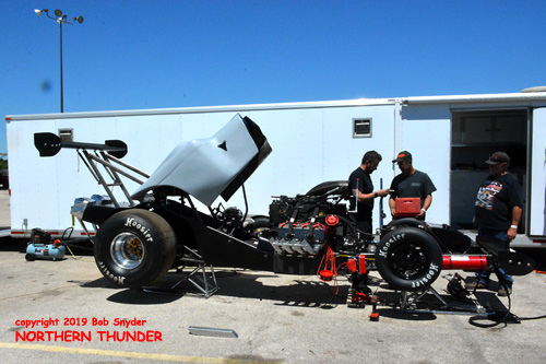 Unidentified team preparing their car in the pits